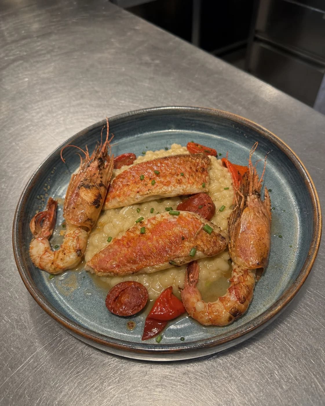Duo de gambas et filets de rouget